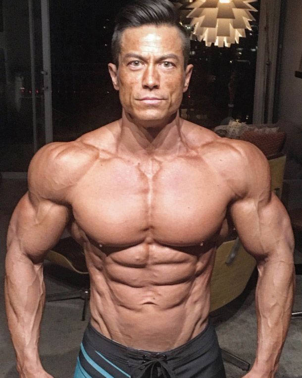 Alex Woodson ripped abs, lean, low body fat, huge arms 