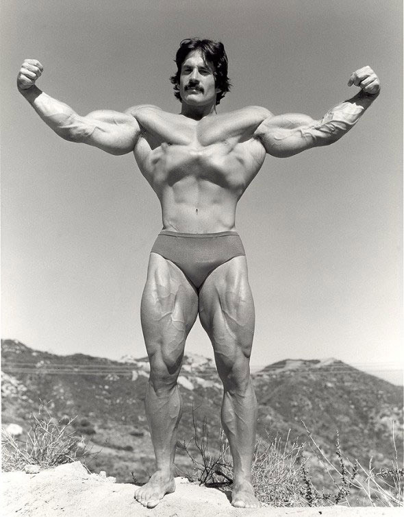 mike-mentzer-vacuum