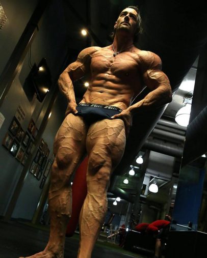 Bodybuilderin Oma Wald Kuessen