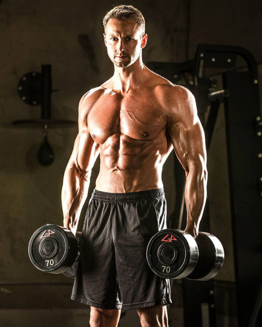 matus valent with dumbbells