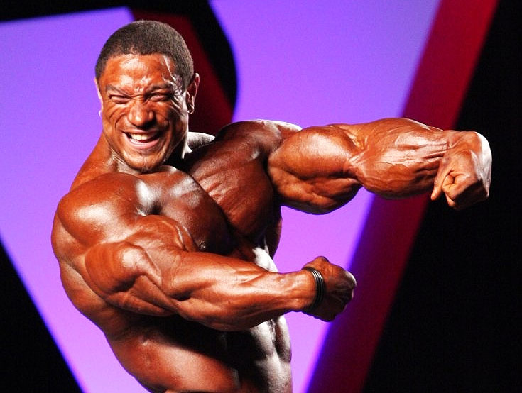 Roelly Winklaar flexing his arms at the 2010 New York Pro, where he placed 1st and earned his Pro Card.