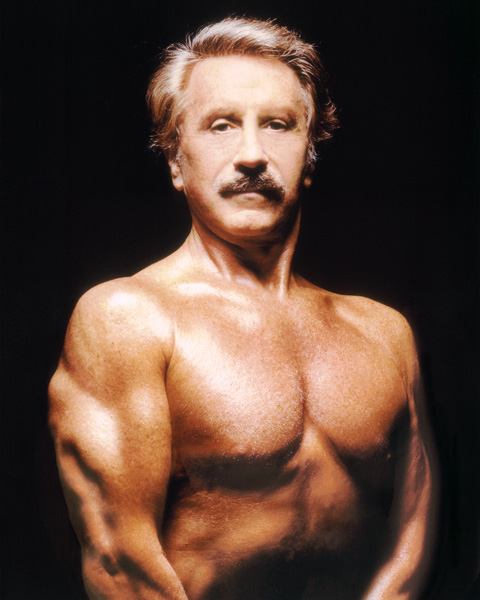 joe weider posing for photo