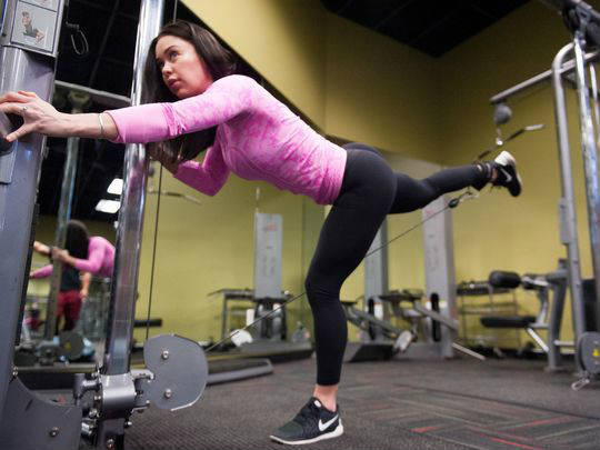 katy hearn in the gym with cable on her leg