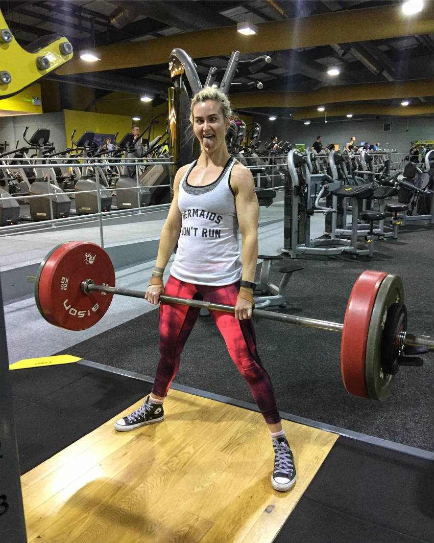 lucy sewell with barbell