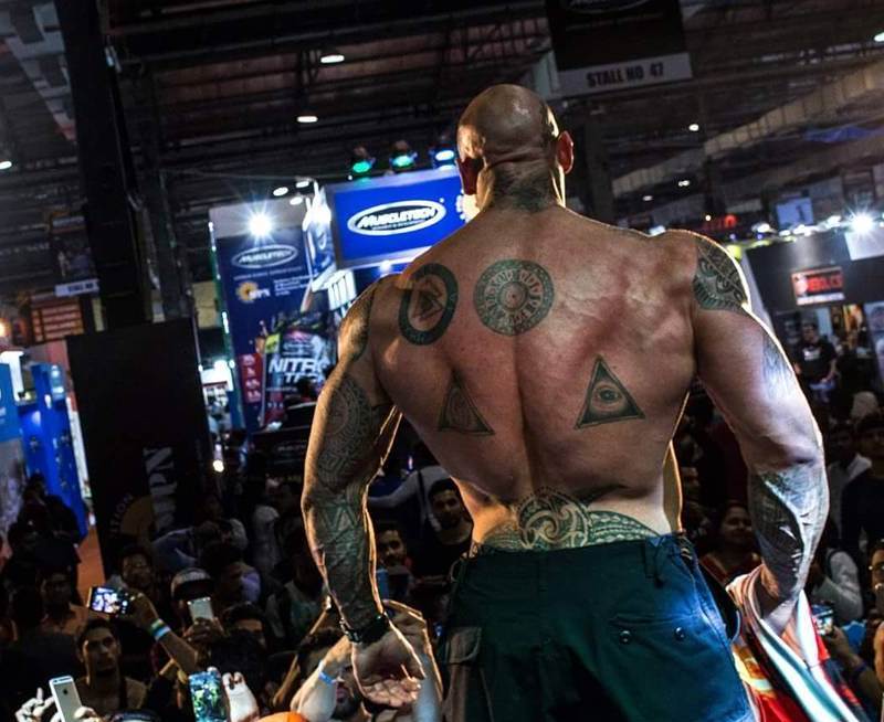 martyn ford in front of the crowd and his back muscles