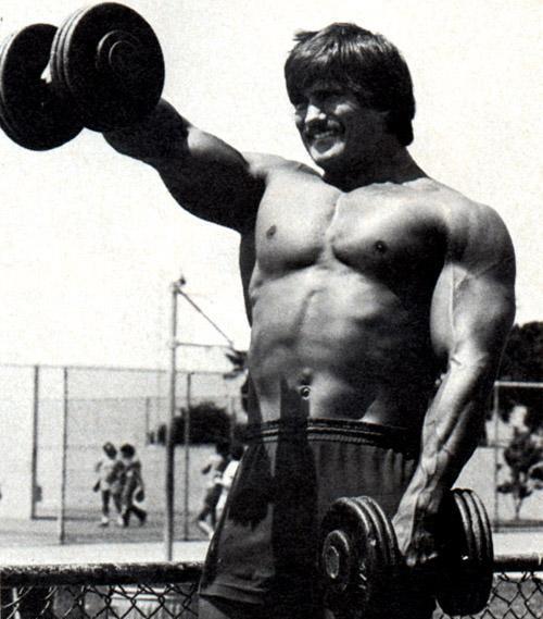 roger challard training shoulders