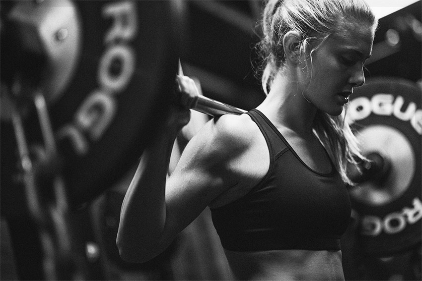 Alex-Silver-fagan-in-the-barbell-back-squat-position-for-a-professional-photoshoot