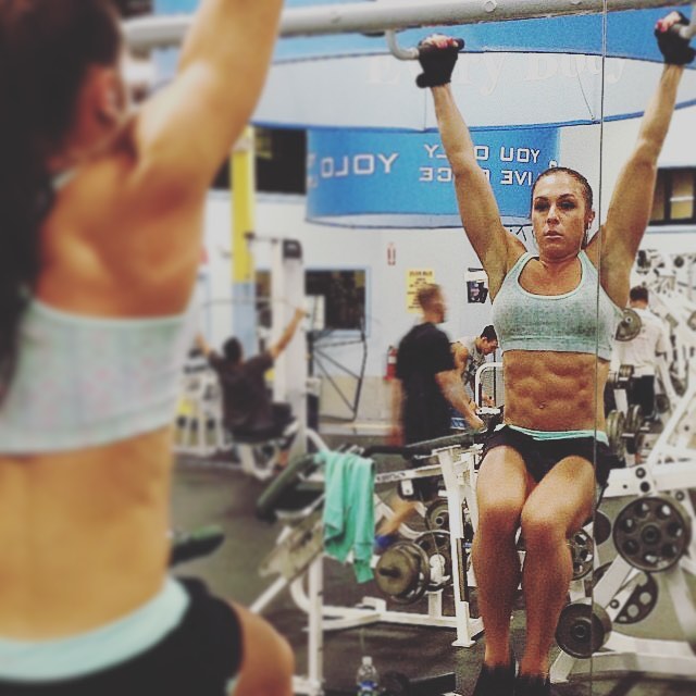 Alyssa Michelle Agostini doing hanging leg raises in the gym
