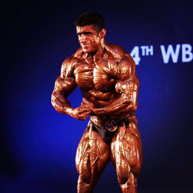 Hadi Choopan in a most muscular pose on the stage