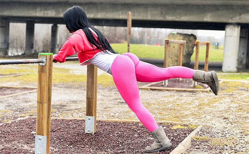 Valerija Slapnik fleing her booty in the park.