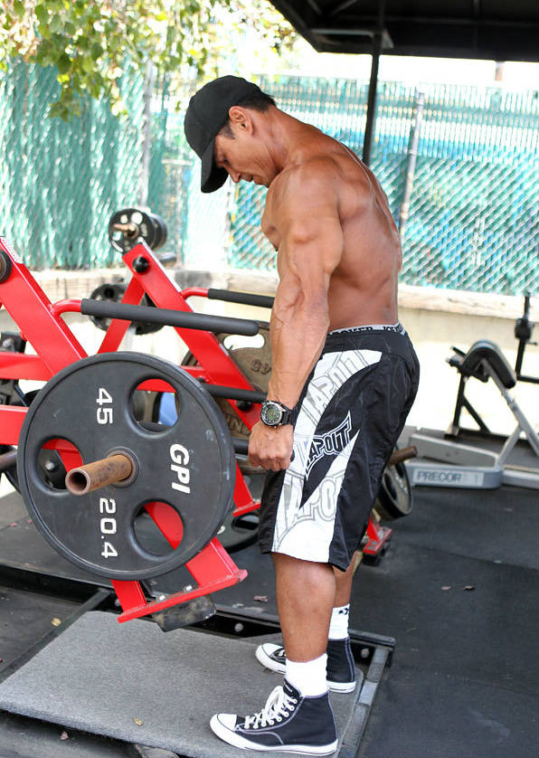 Danny Hester completing a deadlift