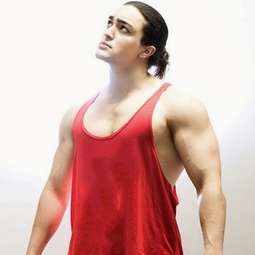 Omar Isuf profile picture where he's posing for a photo, looking up, and showing his vascular arms