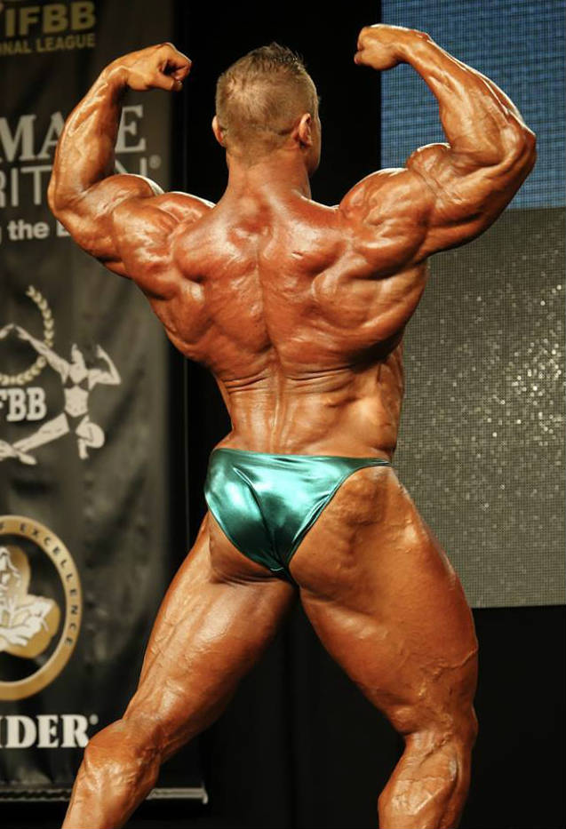 tomas kaspar back pose at competition