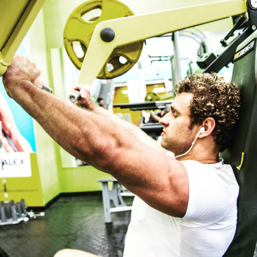 Vlad Lapshin doing chest press on a machine