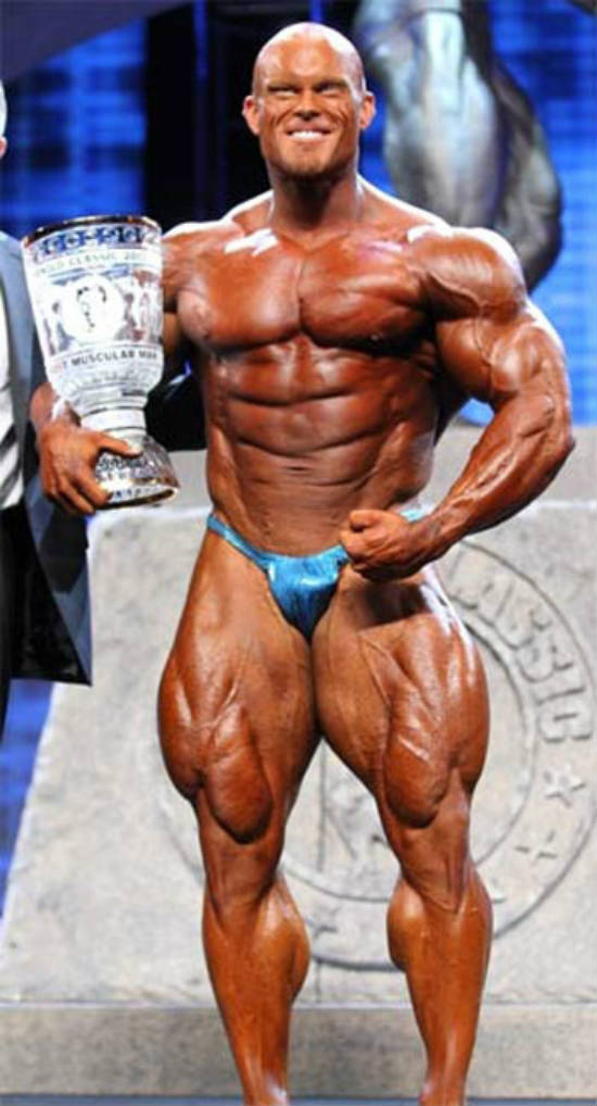 Ben Pakulski standing at the Arnold classic with a 4th place trophy