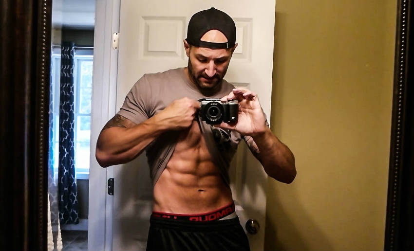 Brandon Campbell showing his ripped abs in a self-taken image