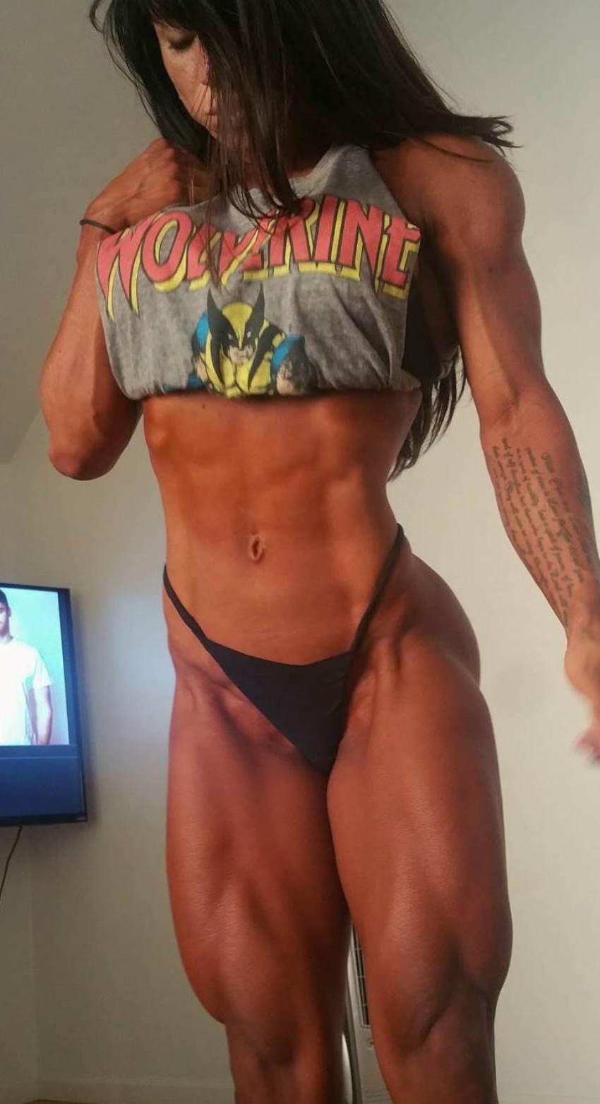 Rachelle Carter revealing her lean abs and legs