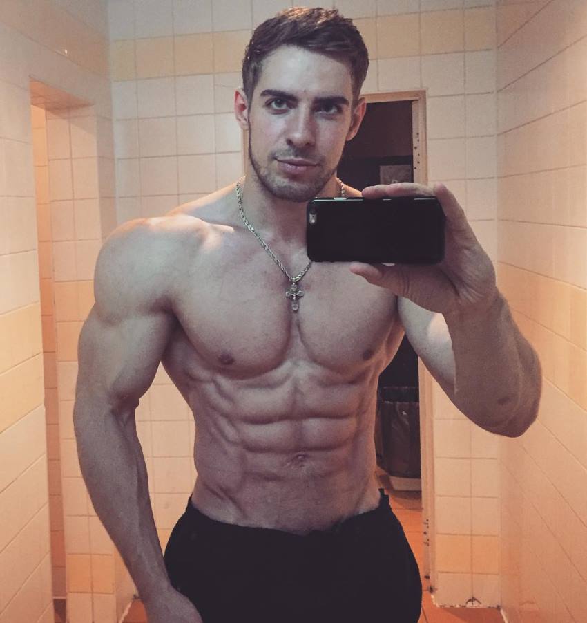 Nikolay Kuleshov taking a selfie of his aesthetic and lean physique