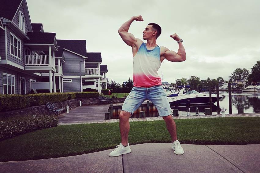 FaZe Censor doing a double biceps pose in his neighborhood