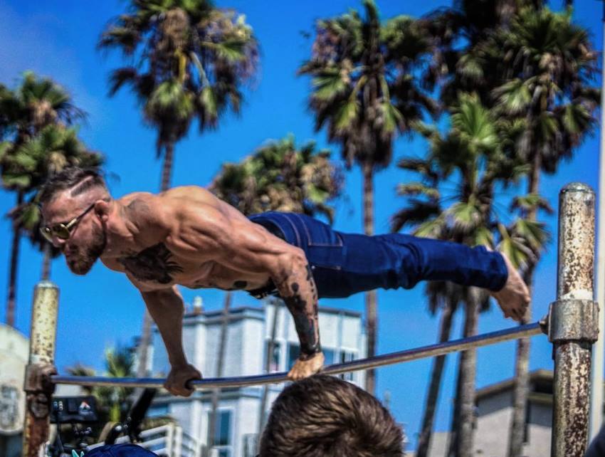 Islam Badurgov doing calisthenics outdoors shirtless