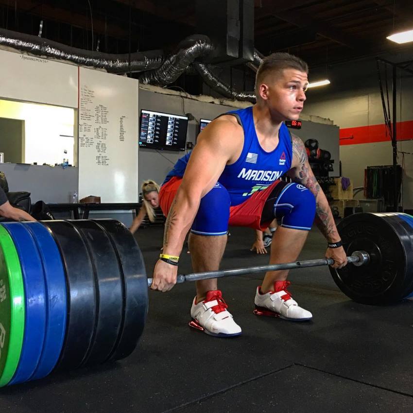 ObesetoBeast doing heavy deadlifts in the gym