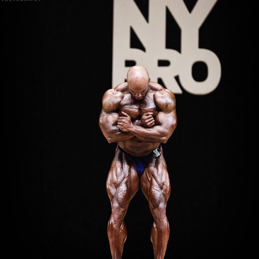 Sergio Oliva Jr preparing to do a pose on the New York Pro stage