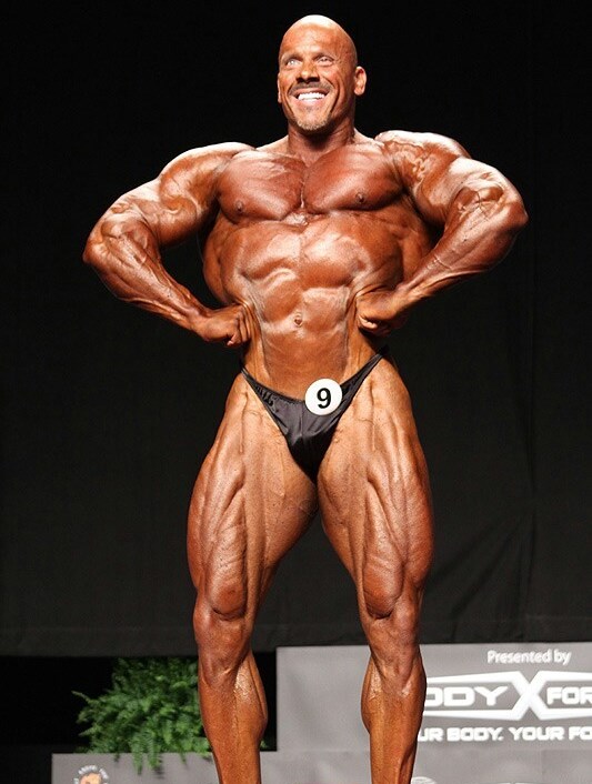 Stan Efferding flexing his lats on the bodybuilding stage