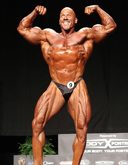 Stan Efferding doing a front double biceps pose on the stage