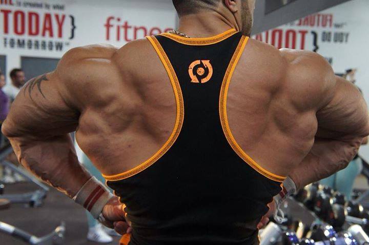 Abdelaziz Jellali spreading his lats wide for the camera