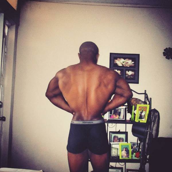 Antonio Mitchell spreading his lats wide