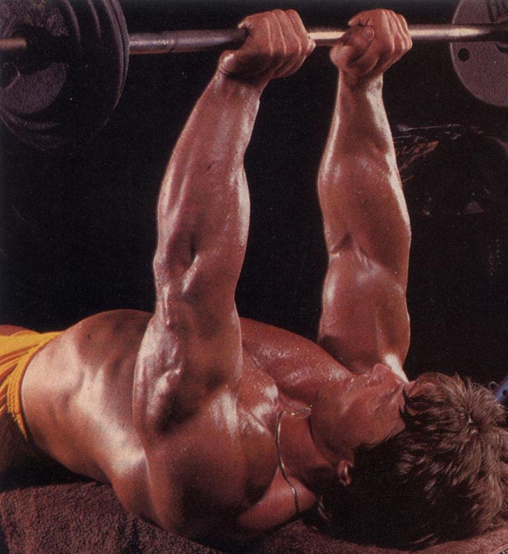 Gunnar Rosbo doing skullcrushers with his ripped arms.