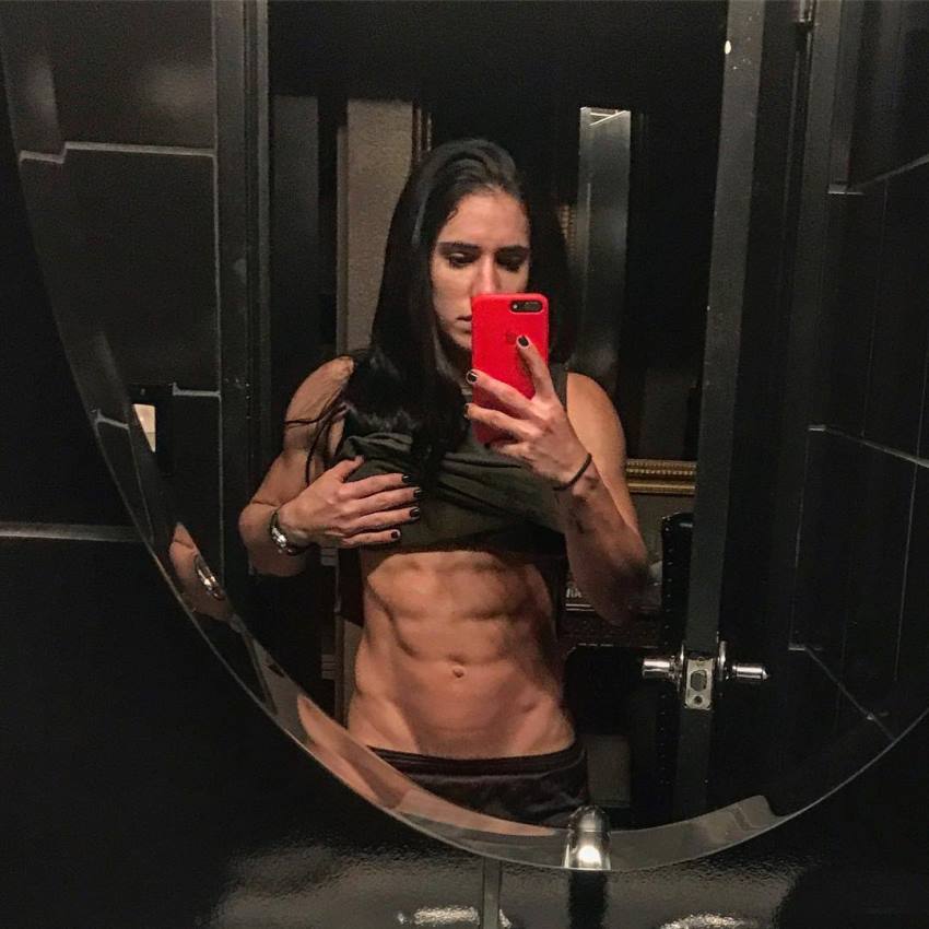 Stefanie Cohen taking a selfie of her ripped abs