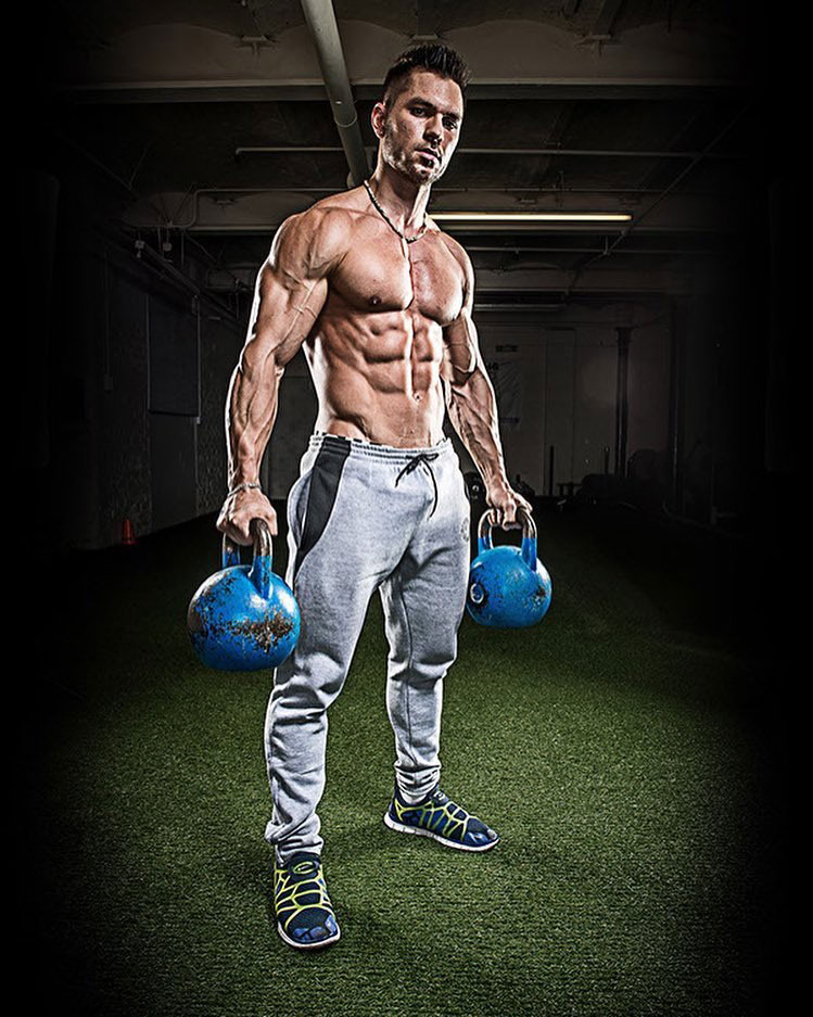 Alon Gabbay holding kettlebells in a photo shoot.