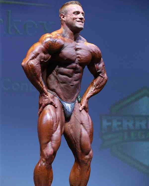 Brad Rowe posing at the Ferrigno Legacy.