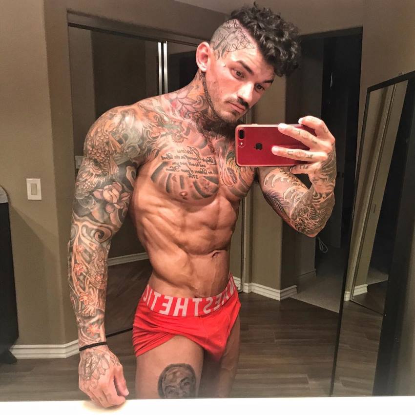 Devin Physique taking a selfie of his ripped physique in his house