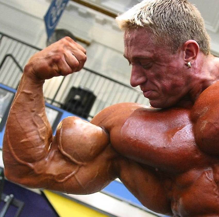 Markus Ruhl flexing his ripped and massive biceps