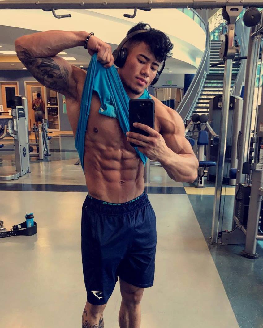 Steven Cao taking a selfie of his ripped abs