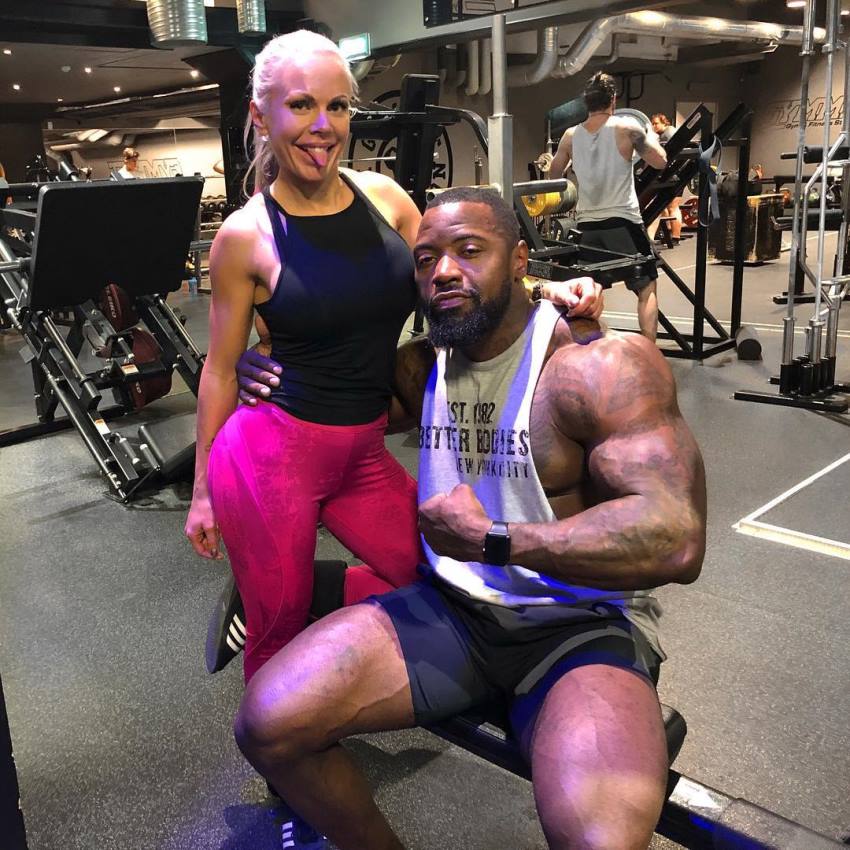 Anna Stålnacke taking a photo with Mike Rashid in her gym