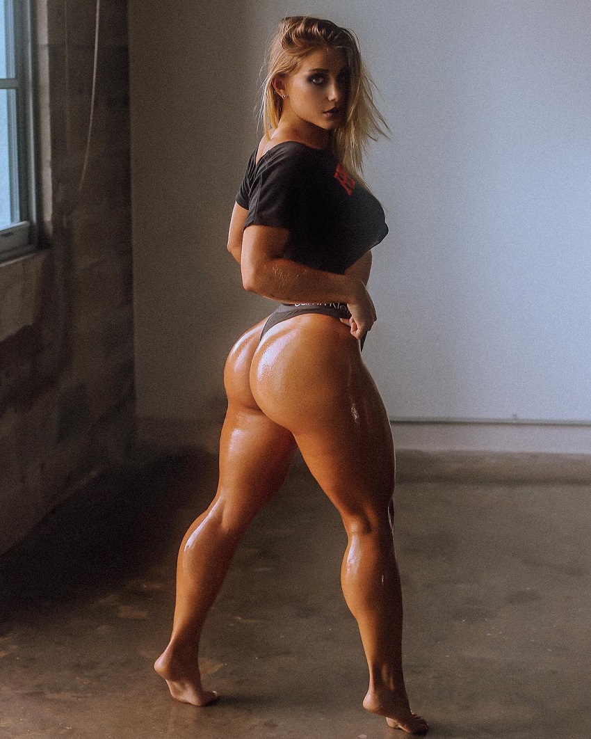Marine Smezz showcasin her incredible glutes for a photo