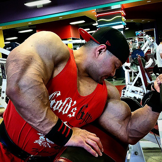 An Nguyen training his big and muscular arms with dumbbell curls