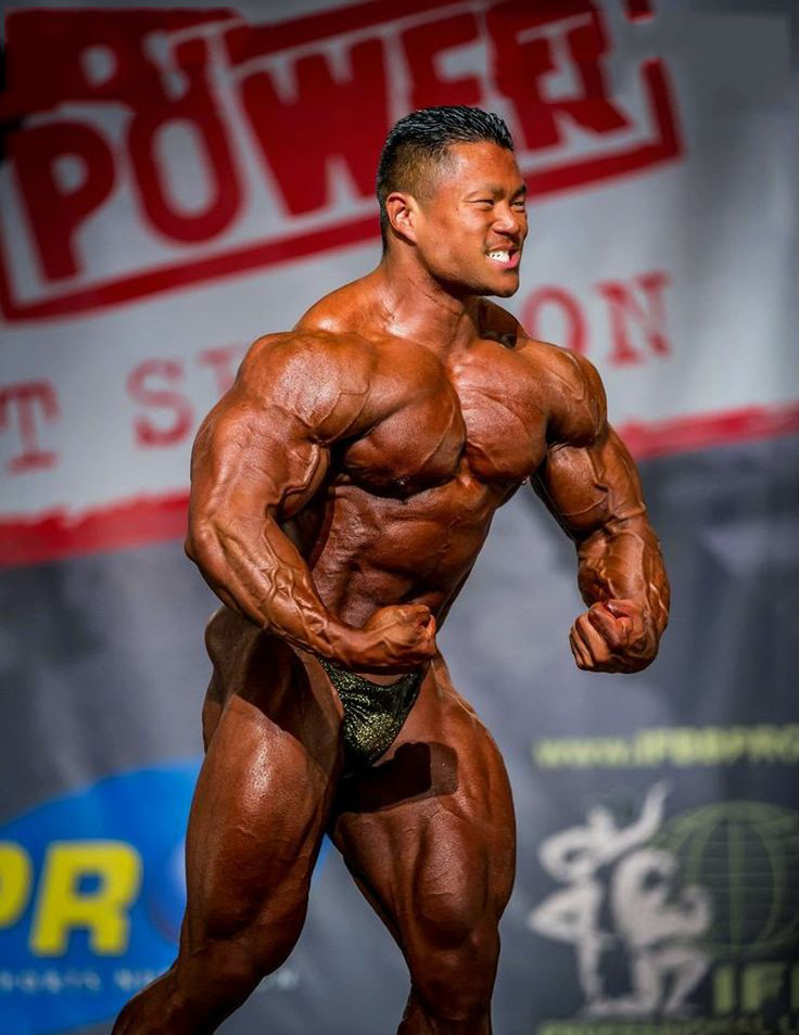 An Nguyen performing the most muscular pose on the bodybuilding stage