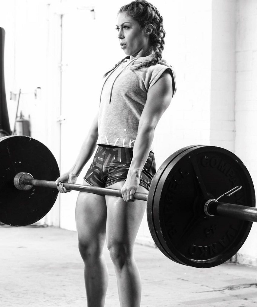 Isabel Lahela performing heavy deadlifts looking strong and fit