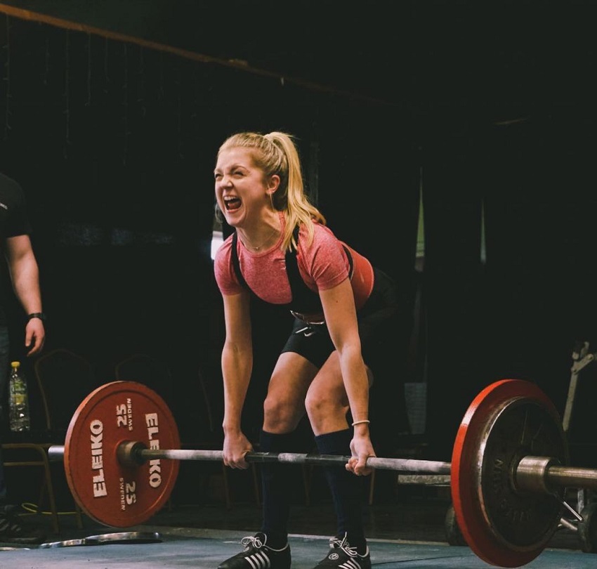 Lauren Tickner lifting heavy deadlifts during a powerlifting meet