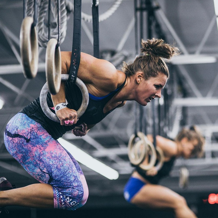 Stacie Tovar doing ring dips looking strong and fit