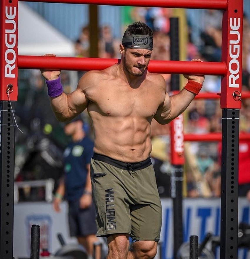 Travis Williams carrying heavy weights in a CrossFit contest