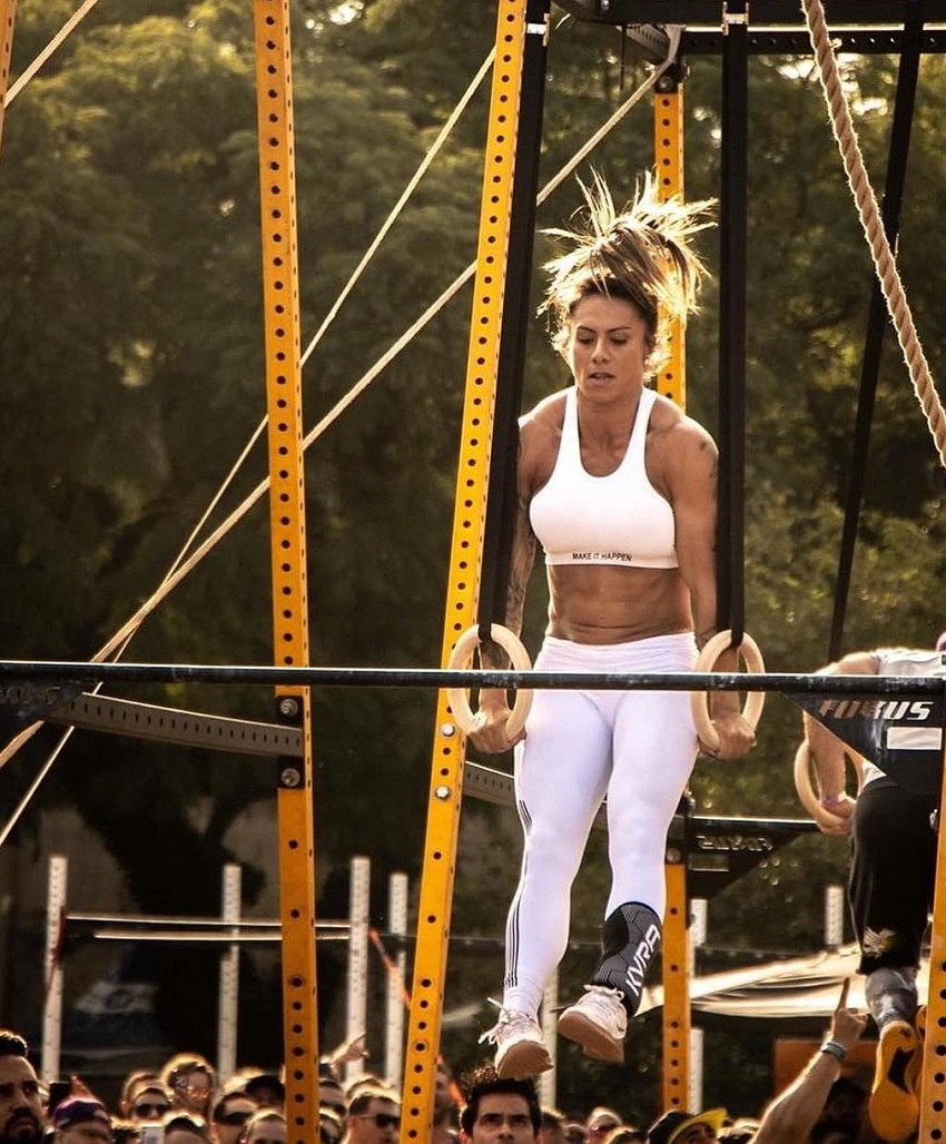 Carolinne Hobo performing a ring exercise during a CrossFit competition