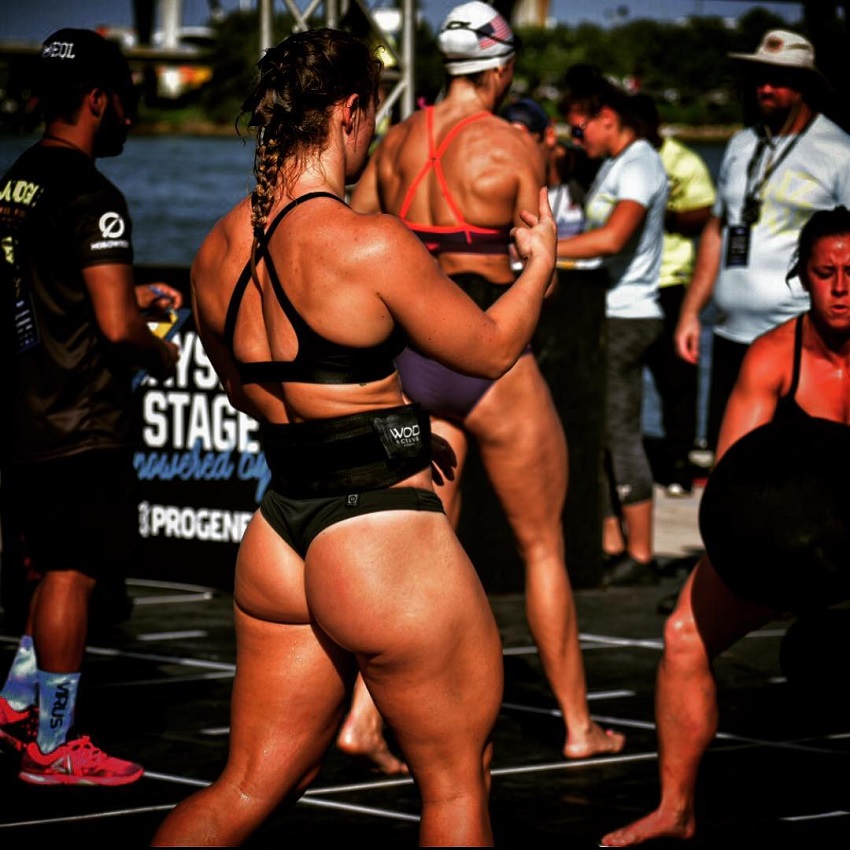 Dani Elle Speegle competing in a CrossFit event, boasting big and curvy glutes