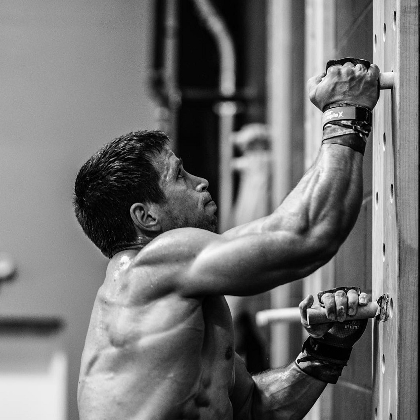 Dan Bailey climbing up the ladder during CrossFit training