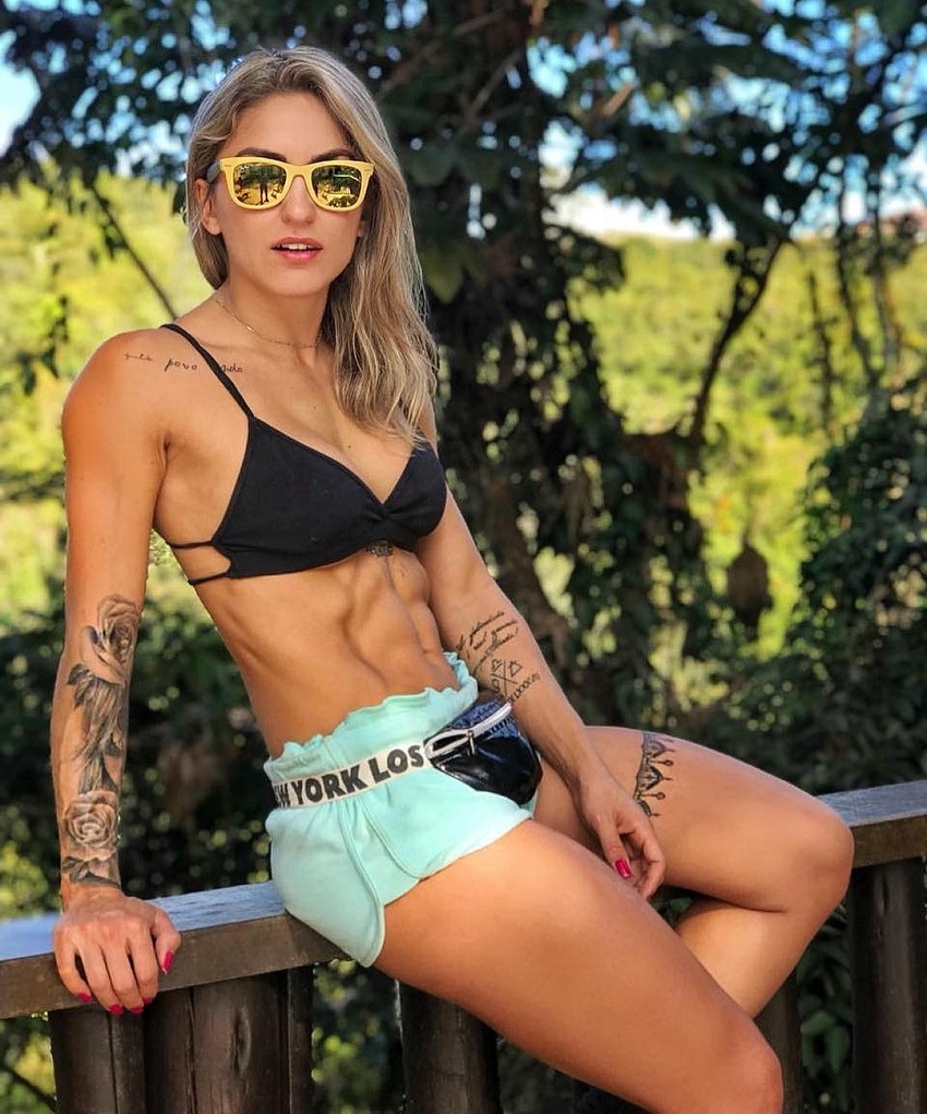 Roberta Mezencio posing for a photo showing off her ripped body