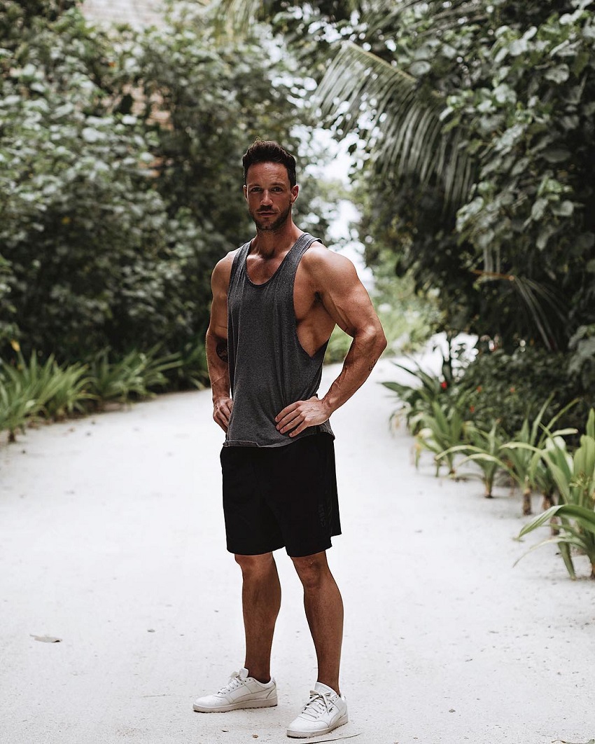 Daniel Fox standing in the nature posing for a photo looking ripped